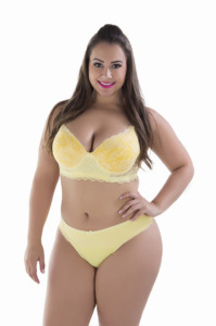 Conjunto Plus Size com detalhes em Renda - Leia