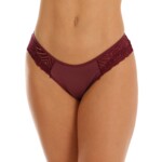 Calcinha detalhada em renda