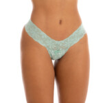 Calcinha toda em renda elástica