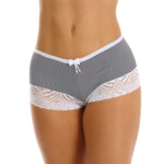 Calesson com renda shortinho