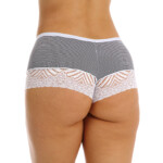 Calesson com renda shortinho