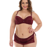 Conjunto de Lingerie Plus Size em renda