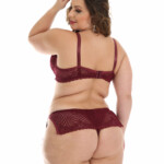 Conjunto de Lingerie Plus Size em renda