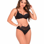 Conjunto em renda com fio duplo