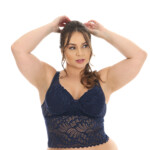Cropped plus size todo em renda