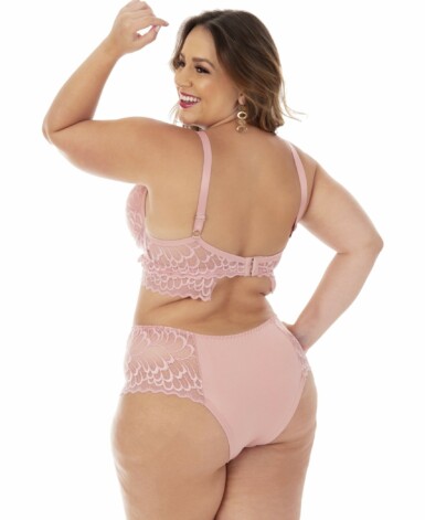 Lingerie plus size em renda