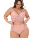 Lingerie plus size em renda