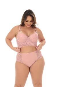 Lingerie plus size em renda