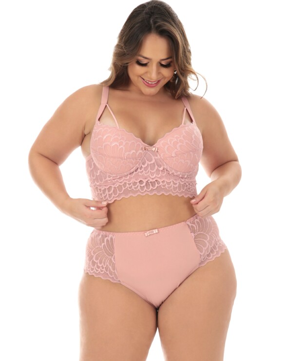 Lingerie plus size em renda