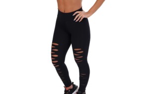 Calça legging preta com recorte