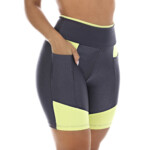 Bermuda com bolso e detalhe em verde neon