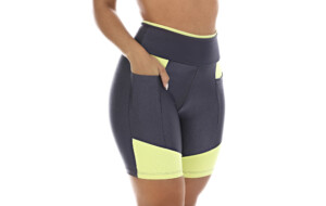 Bermuda com bolso e detalhe em verde neon