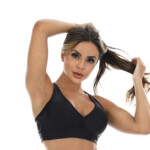 Top esportivo em preto metalizado