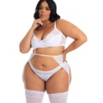 Lingerie Plus Size com cinta liga e meia em tule