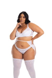 Lingerie Plus Size com cinta liga e meia em tule