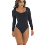 Body preto feminino manga longa