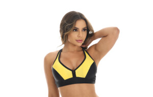 Top em amarelo e preto com alças cruzadas