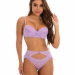 Conjunto sexy com cinta liga e perneira fantástico