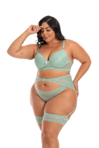 Conjunto Plus Size Sexy com Cinta Liga e Perneira