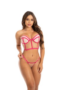 conjunto transparente com aviamento em destaque